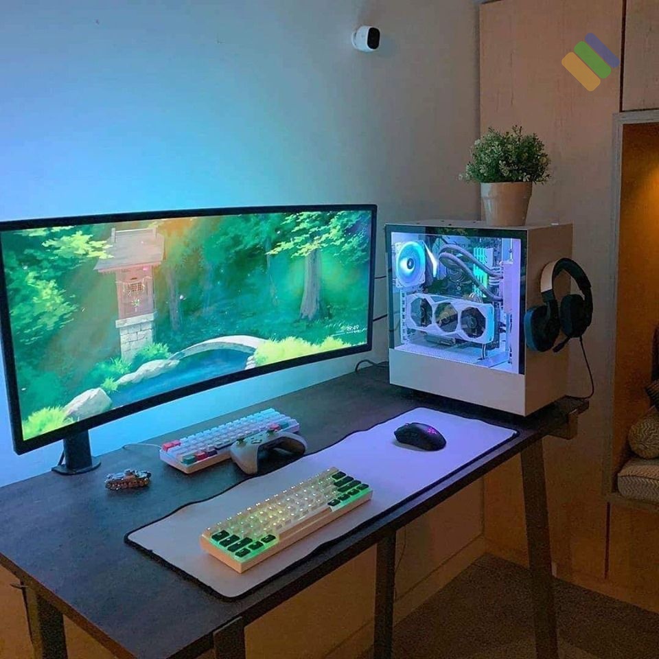 Kỹ thuật viên Dolozi Store đang thực hiện quy trình cài win