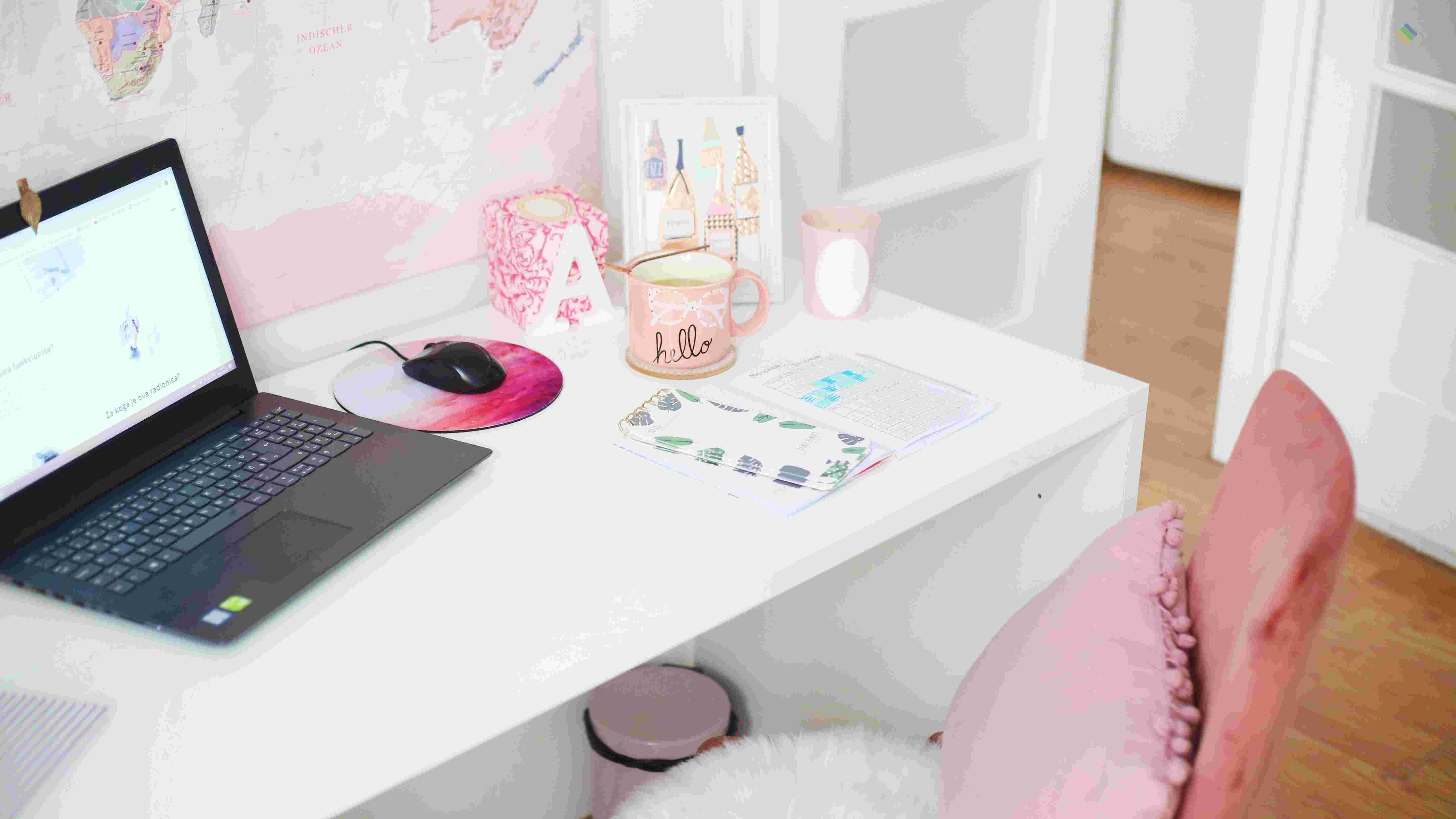 Kỹ thuật viên Dolozi Store hỗ trợ khách hàng tận tình