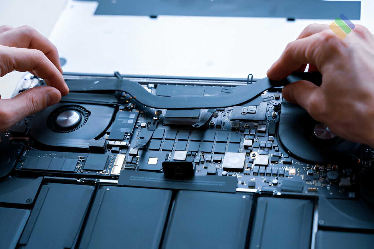 Macbook sáng bóng, sạch sẽ, được vệ sinh chuyên nghiệp tại Dolozi Store - Cửa hàng vệ sinh Macbook Quận 2
