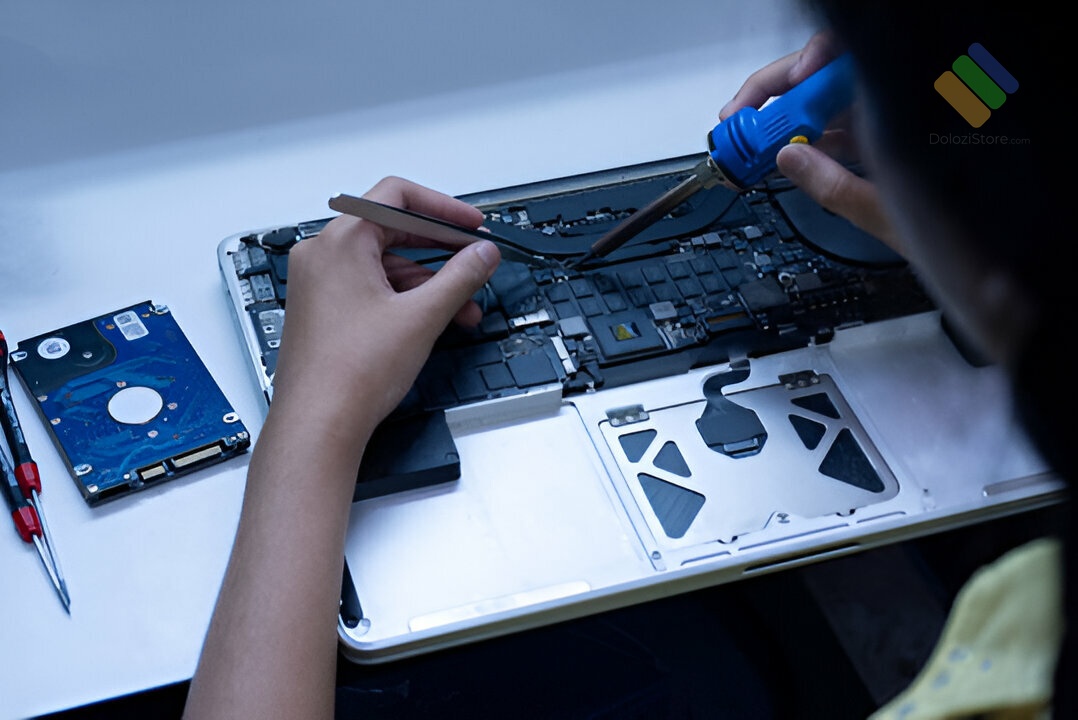 Quy trình sửa bản lề laptop tại Dolozi Store Cửa hàng sửa bản lề laptop Bình Thạnh