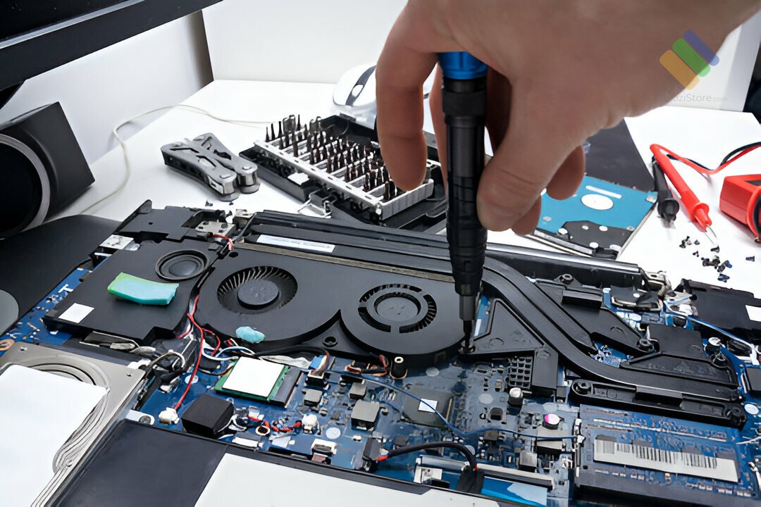 Bảng hiệu Dolozi Store nổi bật, dễ nhận diện tại Cửa hàng sửa main laptop Quận 2