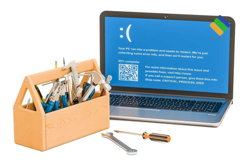 Cửa Hàng Sửa Máy Tính Quận 2 Uy Tín - Xem Trực Tiếp, Lấy Ngay 2 Kỹ thuật viên Dolozi Store dùng đồng hồ đo dòng kiểm tra mạch nguồn laptop