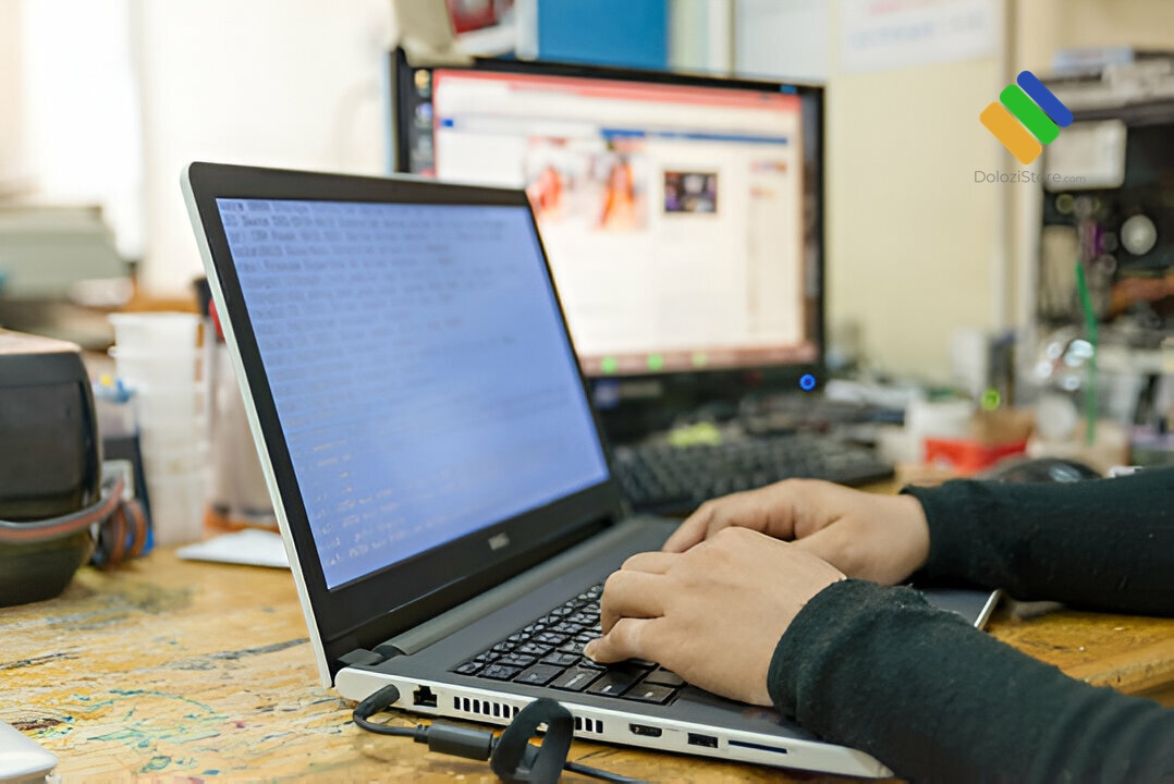 Laptop sau khi được phục hồi chân ốc bản lề: Vỏ khít, đóng mở nhẹ nhàng