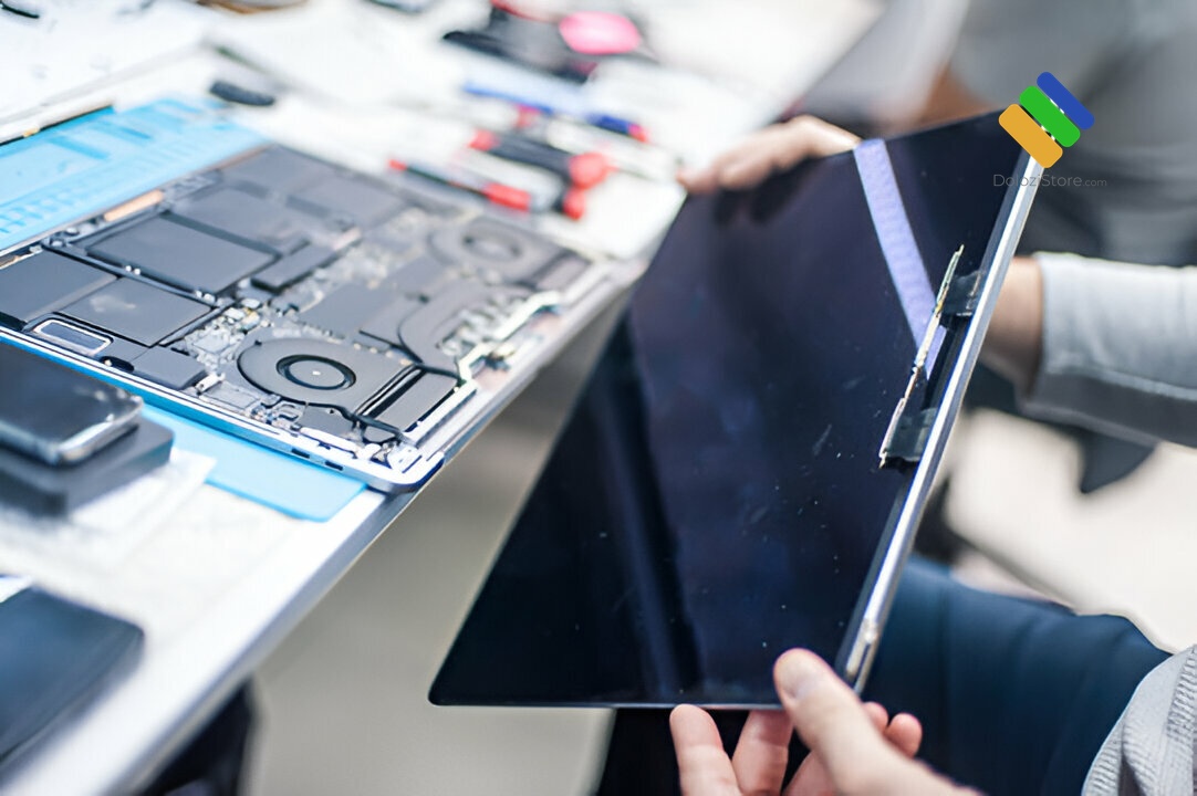 Cáp màn hình laptop đi qua khu vực bản lề dễ gặp sự cố
