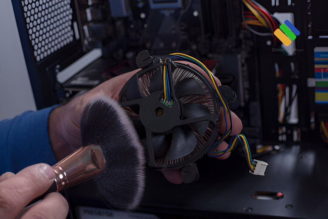 Thao tác tra keo tản nhiệt MX4 chuyên nghiệp cho CPU tại cửa hàng Phường Khánh Hội