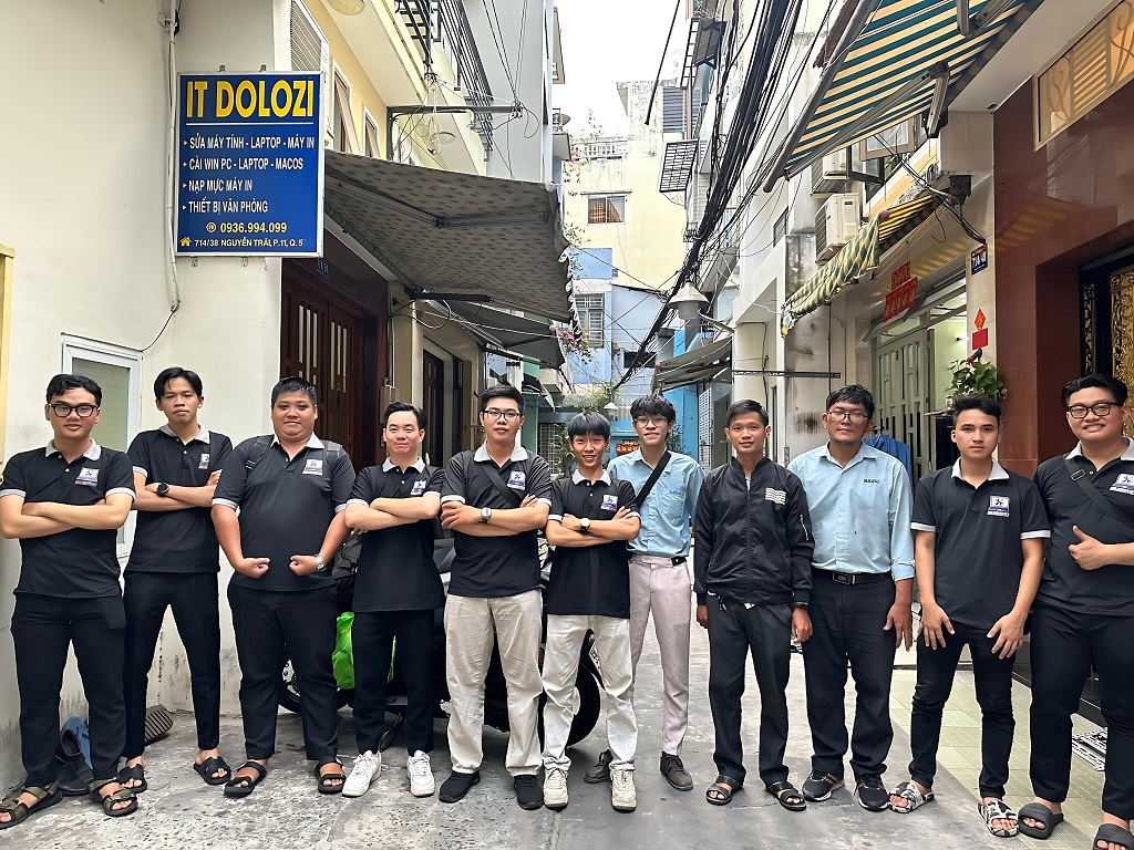 Mặt tiền cửa hàng sửa máy tính Dolozi Store Quận 5