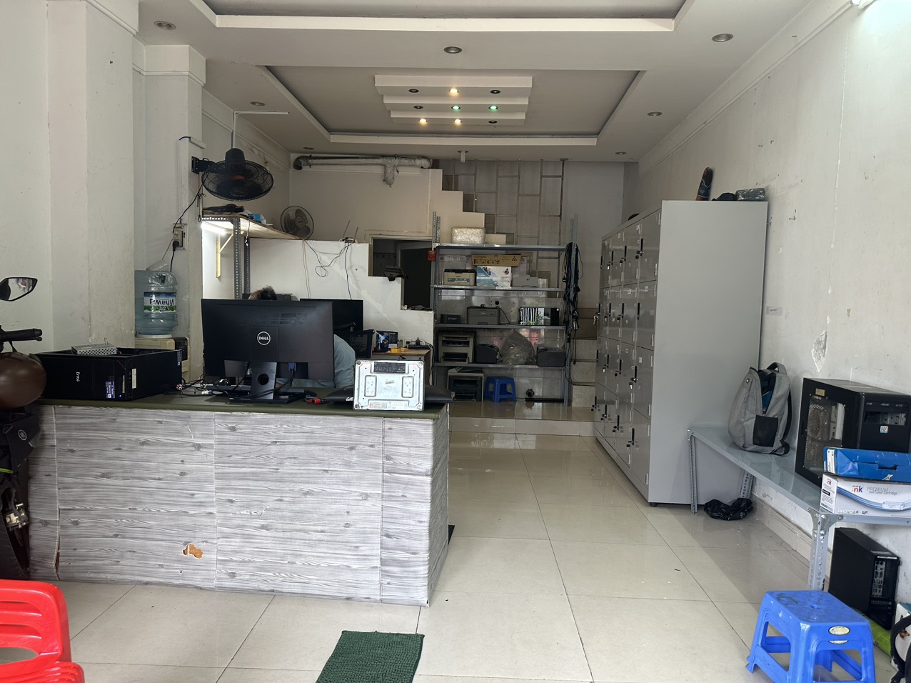 Nội thất cửa hàng máy tính Dolozi Store Thủ Đức